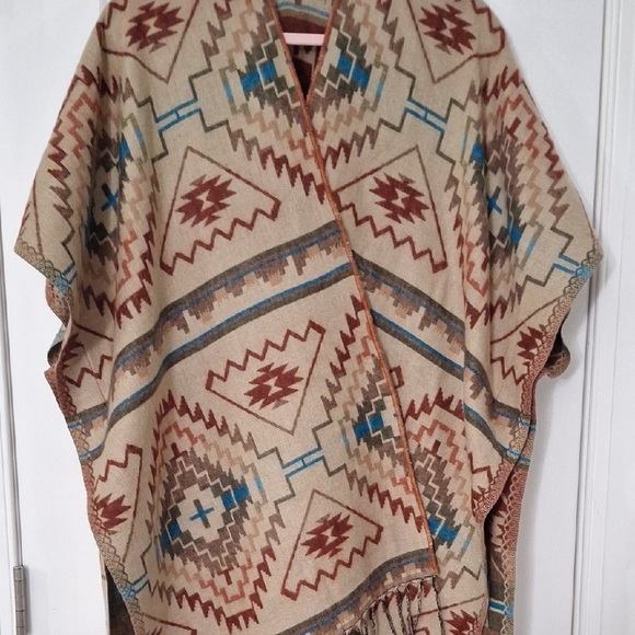 Southwest Print Ruana - Picture 4 of 6